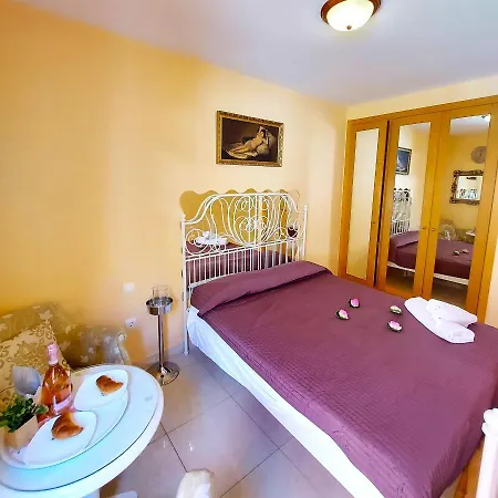 펜션 Small Apartment, Adeje House Wifi Free 아데제